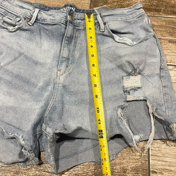 Denizen from Levi’s High-Rise Distressed Shorts Women’s Size 16 - Picture 8 of 9